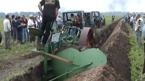 Супер трактора пашут поля