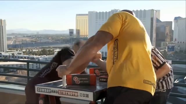 LEVAN DESTROYS DEVON LARRATT LIFT смотреть онлайн