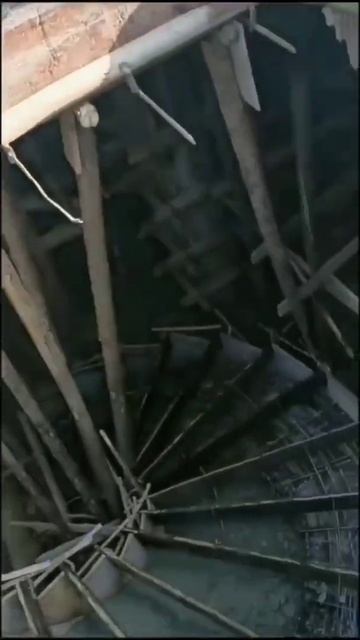 Casting Concrete in Spiral Staircase // Great Idea // #shorts #civilengineering смотреть онлайн