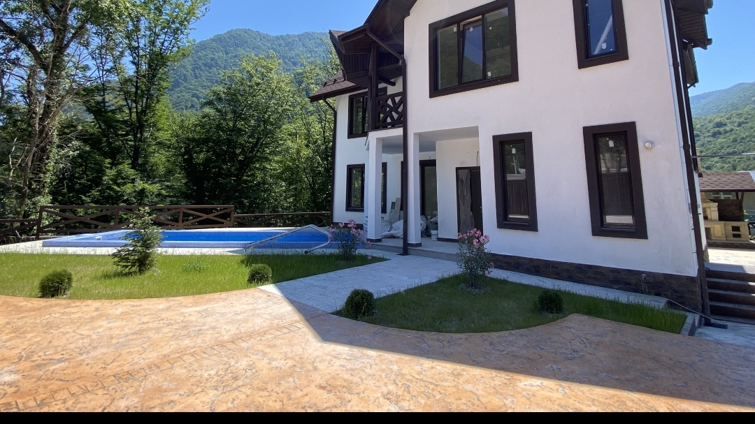 Прекрасные шале в окружение гор ⛰️🏔🏔⛰️⛰️ смотреть онлайн