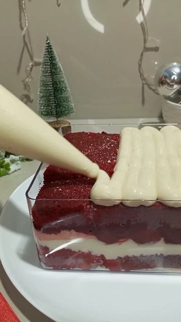 Torta Na Caixa - Torta Red Velvet Com Geleia De Frutas Vermelhas