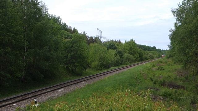 ТЭП70-0084 с пригородным поездом смотреть онлайн