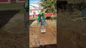 Навесной экскаватор avant, на самодельный мини погрузчик, первая работа.