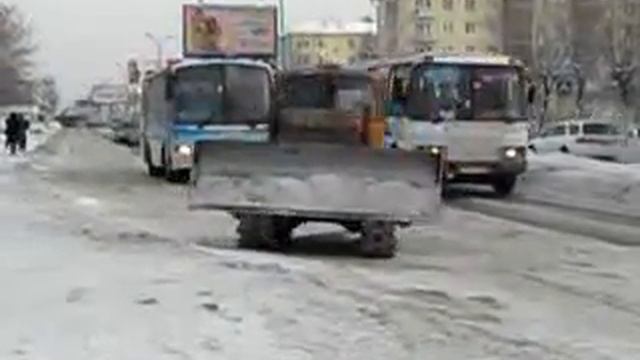 Трактор виртуозно вальсирует