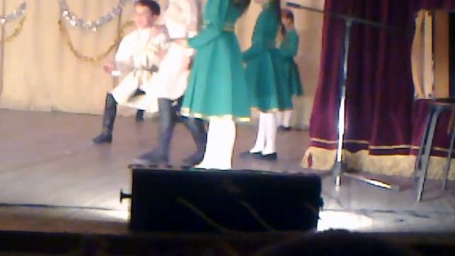 Аминочка танцует ожерелье