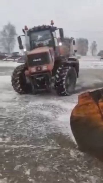 Трактор 🚜 уже устал из работа 😂😂😂 смотреть онлайн