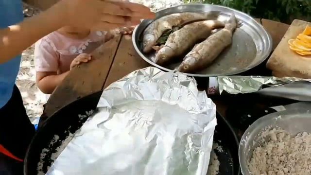 Рыба в солью. Очень вкусно.