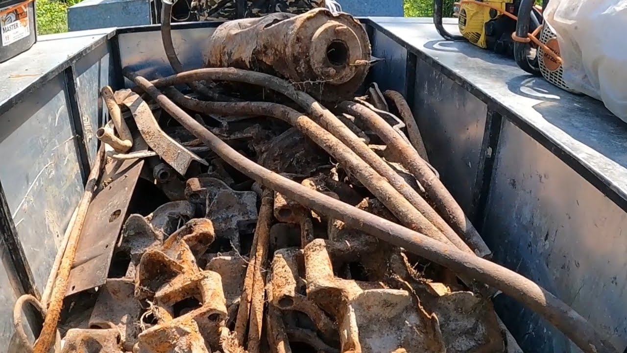 Остановились на перекур.Попер литой металл.Траки и куча всяких плюшек. смотреть онлайн