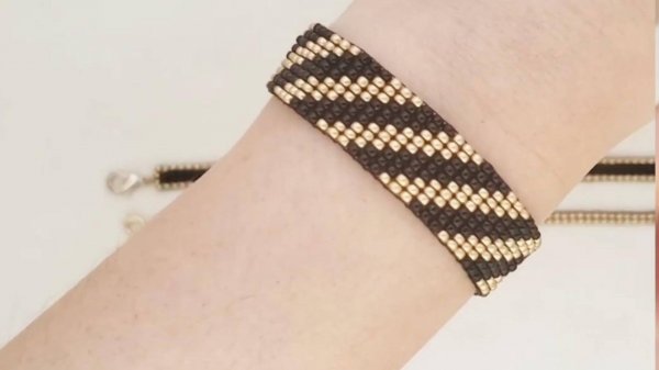 Как сделать  браслет  из бисера без использования ткацкого станка. Уроки по бисероплетению.