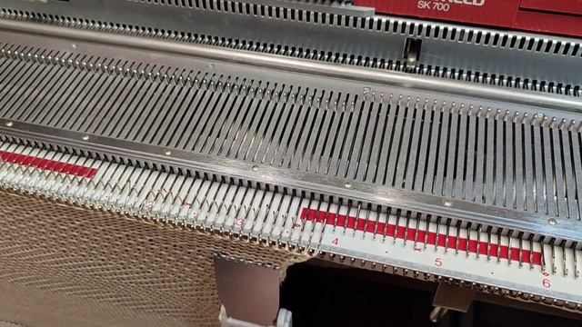 В наличии вязальная машина Silver Reed SK 700 смотреть онлайн