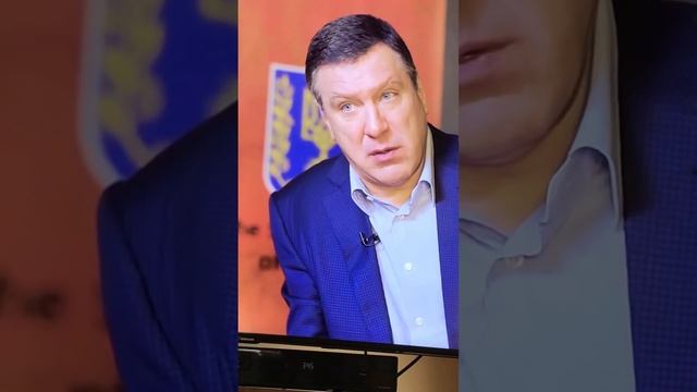 .4 И услышал я голос с неба, говорящий: выйди от неё, народ Мой смотреть онлайн