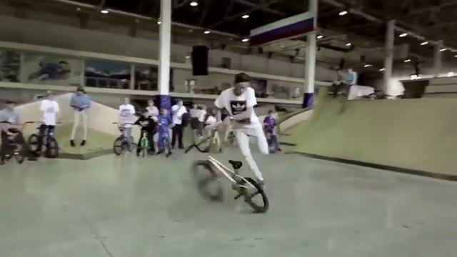 Мега трюки на BMX и скейтборде.