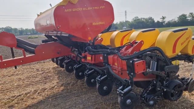 Скоростная сеялка точного высева MaterMacc MS FF 9100 Electro 8x70 смотреть онлайн