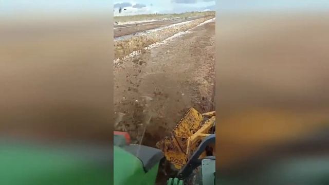 Работа землеройного комплекса в период паводка смотреть онлайн