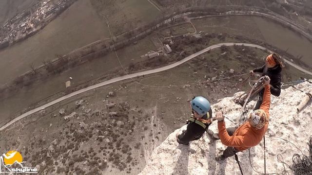 Рома 5 ГРОТ Качи-Кальон Прыжки с верёвкой в Крыму с командой Skyline смотреть онлайн
