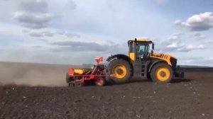 JCB Fastrac 8330 and Tempo