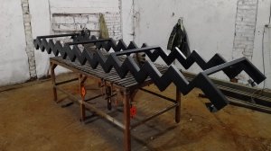 Лестница из профильной трубы/ Доделал и покрасил