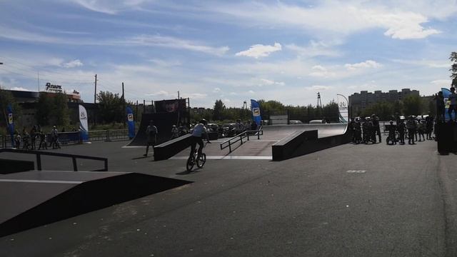 Команда VANS на КОНТЕСТЕ. Мой первый контест в новом скейт-парке смотреть онлайн