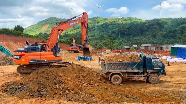 🔴Big Doosan Excavator DX300 Loading Dumper Trucks - Mining Works смотреть онлайн