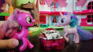 Пони в лагере 2 |13 серия| У пони новенькая?