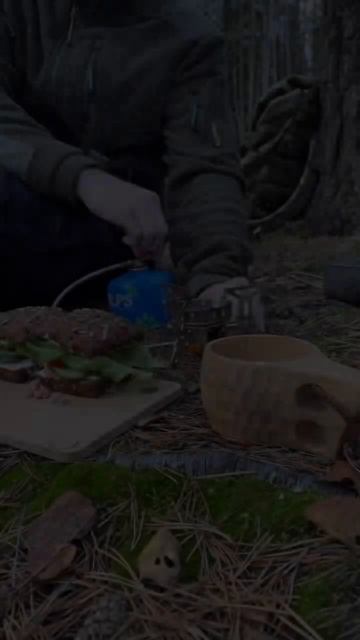 Готовим в походе | сэндвич со скумбрией 🥪 #hiking #nature #naturephotography #cookingvideo смотреть онлайн