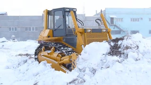 ТМ10.10 в действии - очистка снега смотреть онлайн