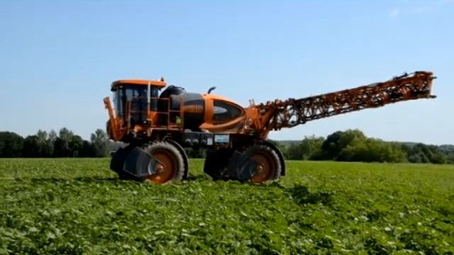 Самоходный высококлиренсный опрыскиватель Jacto