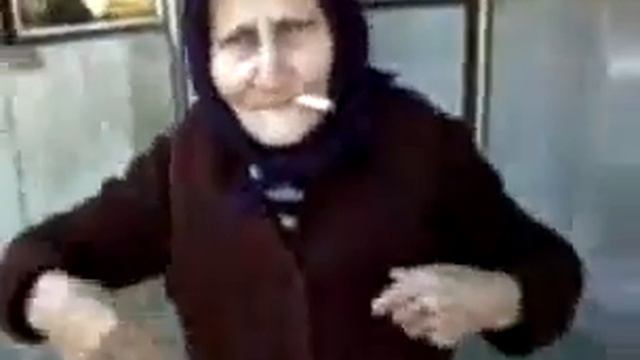 Бабка танцует тиктоник смотреть онлайн