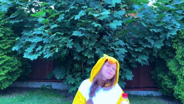 Eva and Evi Chocolate & Soda Challenge and more funny stories for kids смотреть онлайн