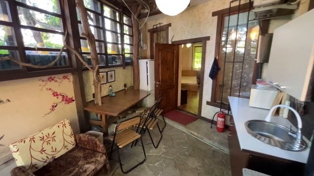 Сдаётся ( № - 108 ) двухэтажная дача, 4 отдельных номера, в каждом санузел.  Веранда, дворик, балко