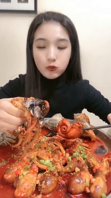 Мукбанг муж БРЕЗГУЕТ моей едой 😱 но ест то что я ПРИГОТОВИЛА! 😈 Обед грибной суп 🍲 рыба#35 смотреть онлайн