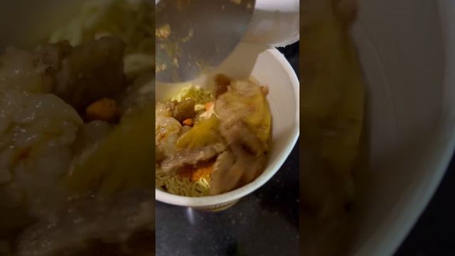 Сырная лапша Мама Острый сыр - обзор