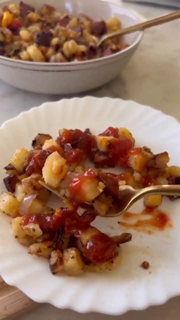 Skillet Fried Potatoes With Smoked Sausage | #friedpotatoes #easyrecipes #breakfast