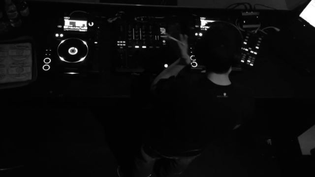 IAN F @ GARAGE Ultra Lounge смотреть онлайн