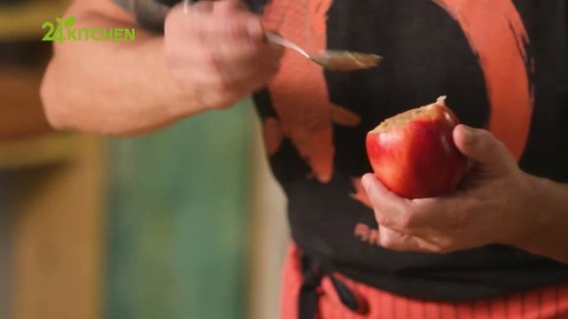 Печени ябълки с орехи и фурми | Давид Скоко | 24Kitchen Bulgaria смотреть онлайн