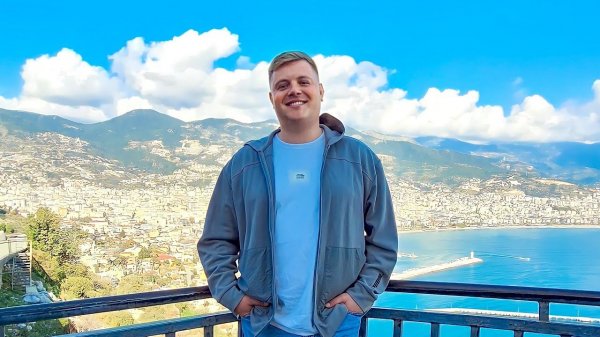 Artem Voronov Live в прямом эфире! Гуляем вместе по городу