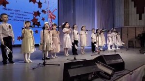 Песня " Мир нужен всем" исп. ансамбль " Золотые дети"