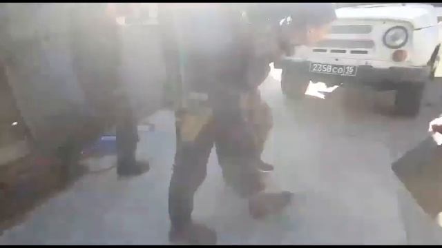 В Шелехове 18 летний парень в ходе ссоры едва не убил мужчину ножом смотреть онлайн