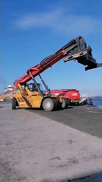 📢🚜ASMR SATISFYING SOUND UNLOADING CONTAINER VAN WITH HEAVY DUTY FORKLIFT #shorts #heavyequipment смотреть онлайн