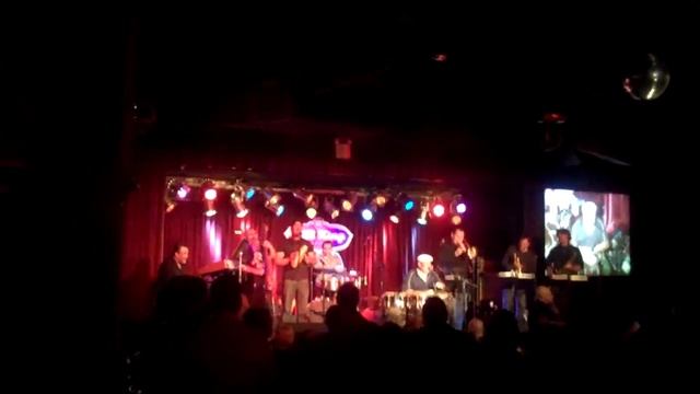 PONCHO SANCHEZ - Besame Mama смотреть онлайн