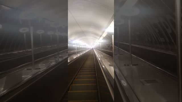 САМЫЙ ДЛИННЫЙ ЭСКАЛАТОР смотреть онлайн