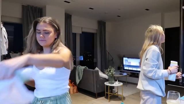 Girls Farting Compilation #4 смотреть онлайн