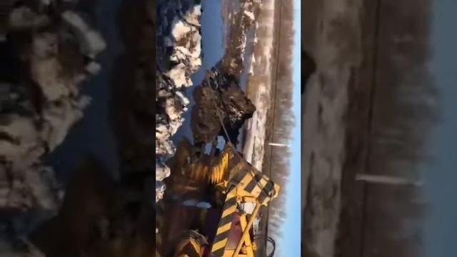 Бульдозер провалился. Утопили два бульдозера смотреть онлайн