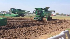 John Deere Сравнения гусеничного и колесного комбайна