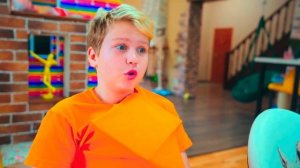 Кто Хочет Стать Вампиром? До Мурашек! Жуткая История на Каникулах! Мы Семья - Лучшее!