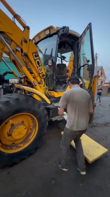 Заменили вакуумные тормоза , установили гидравлические на экскаватор погрузчик JCB 4CX 2001-го года смотреть онлайн