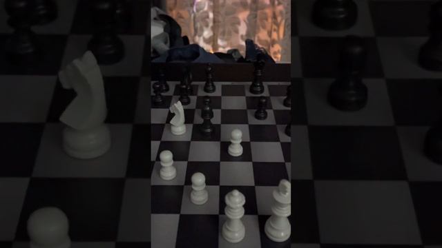 Всем привет я Марк Мы делаем сегодня обзор на шахматы￼ смотреть онлайн