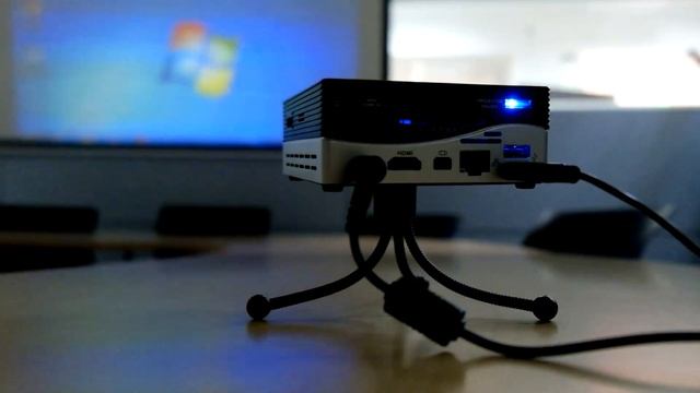 Gigabyte Brix Projector - un miniPC la pachet cu proiector смотреть онлайн