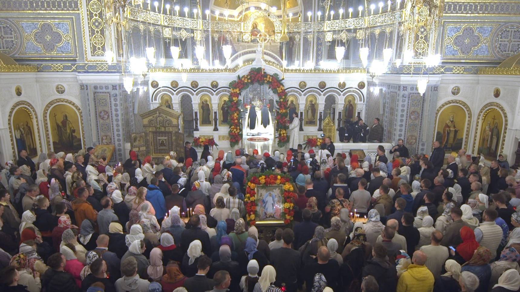 В Свято-Владимирском соборе в Херсонесе прошло Пасхальное богослужение
