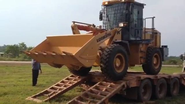 Lonking blindada 835 E chegando na fazenda смотреть онлайн